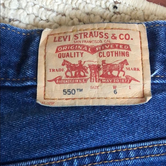 Levi shorts size 26 - Picture 2 of 3